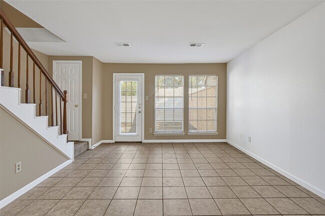 Building Photo - 2030 Plantation Dr