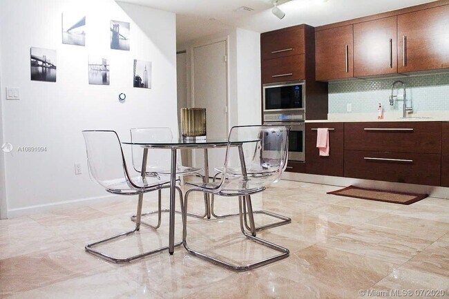 Building Photo - 485 Brickell Ave