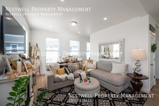 Building Photo - $250 off 1st month's - Luxurious Daybreak ...