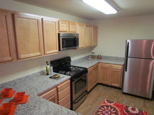 Primary Photo - 2120 Manor Dr