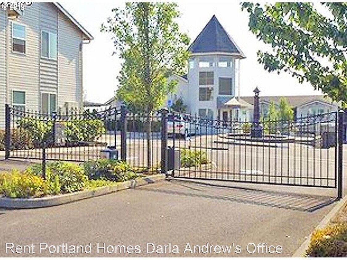 Foto principal - Studio, 1 bath House - 15062 NW Central Dr...