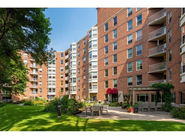 Foto del edificio - 1425 W 28th St
