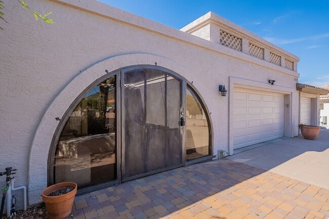 Foto del edificio - Coming Soon! 4 bed, 3.5 bath with a beautiful pool & views! No HOA - Available 02/01/2026