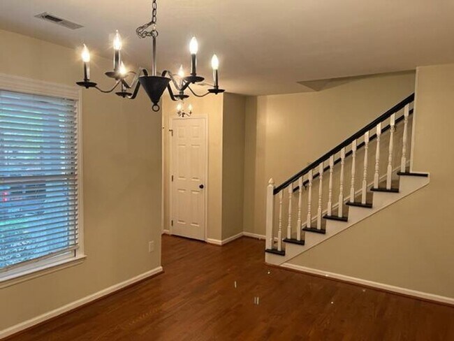 Foto del edificio - 1551 Woodcroft Dr