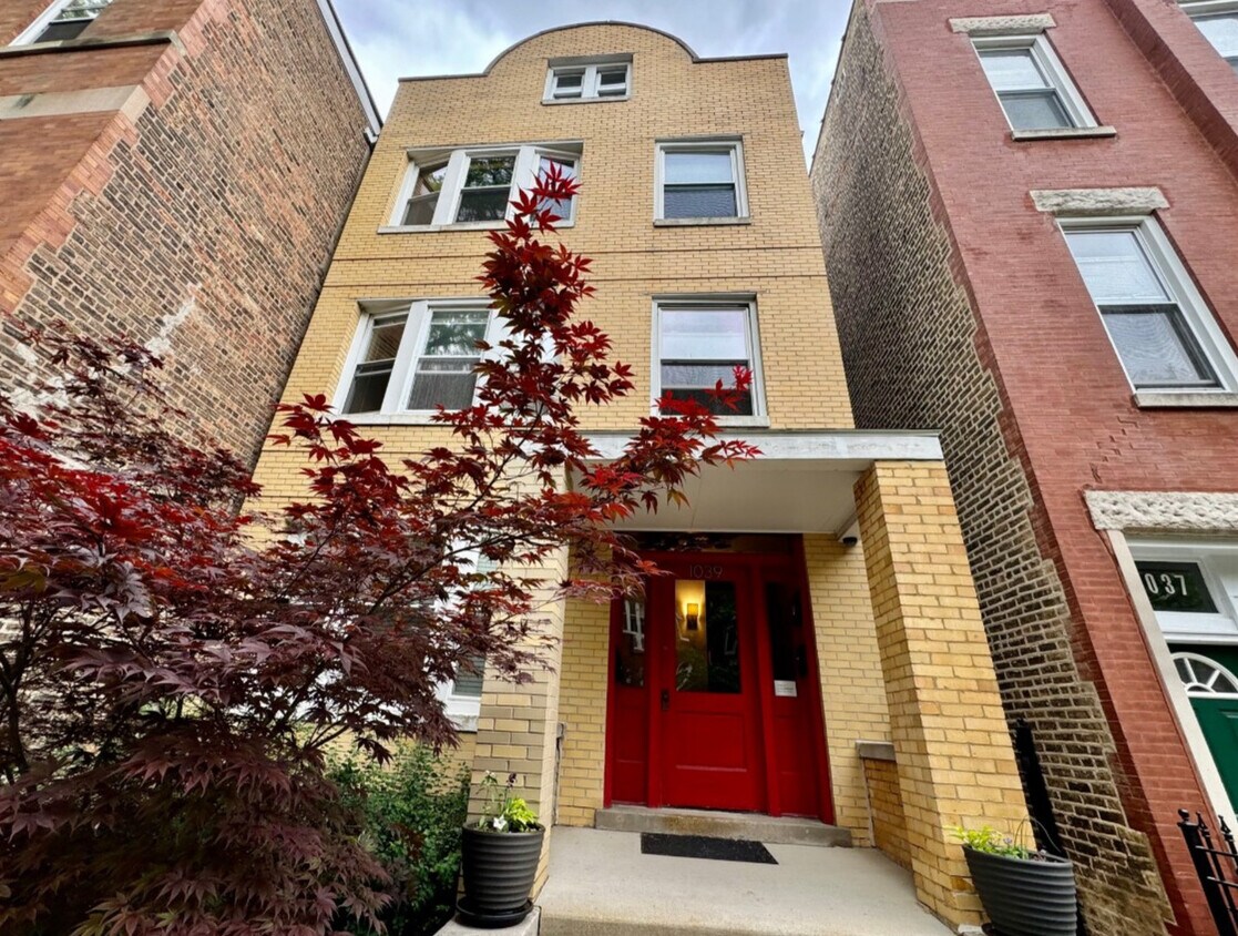 Primary Photo - 1039 N Wood St