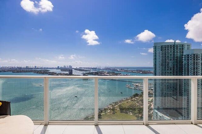Building Photo - 2020 N Bayshore Dr