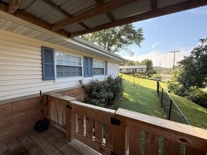 Building Photo - 628 Cross Lanes Dr