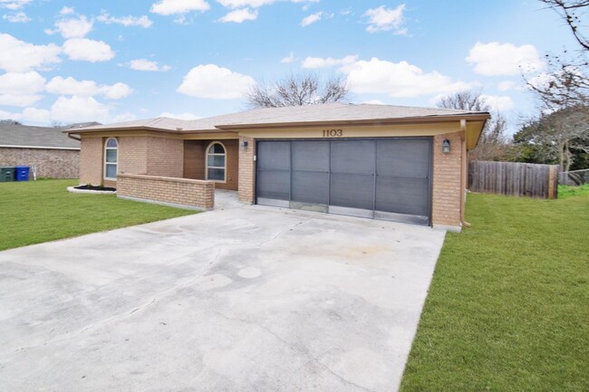 Foto del edificio - 1103 Tyler Dr