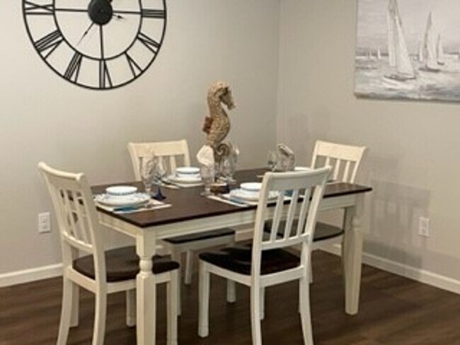 Foto del edificio - 3 Bed 2 Bath 2 Car Duplex Freedom Villas in Midwest City, OK