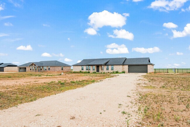 Foto del edificio - 11207 N County Rd 2800