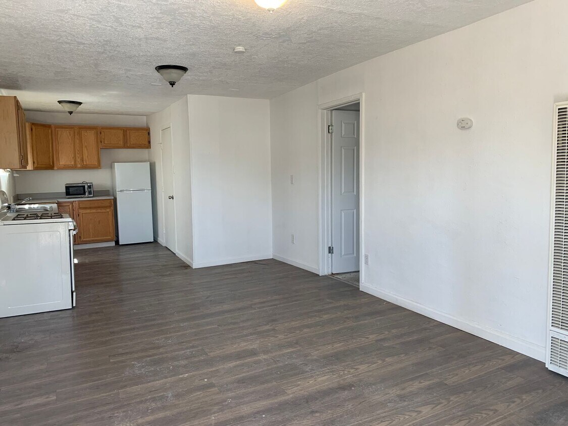 Foto principal - Charming 1 Bed / 1 Bath Duplex with Drivew...