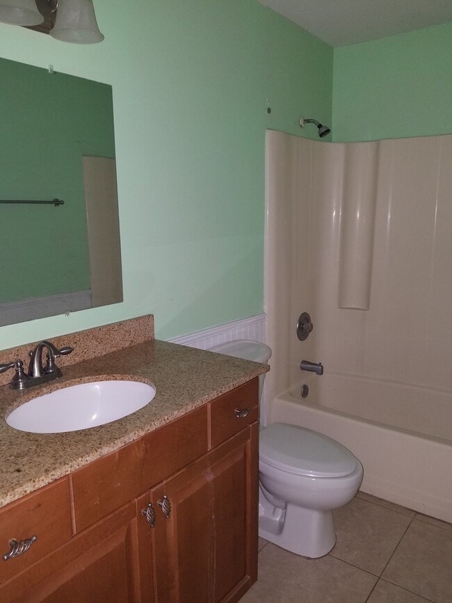 Building Photo - Cozy 3BR 2BA House in Laurelwood Community MOVE IN SPECIAL FIRST MONTH FREE RENT! APPROVED APPLIC...