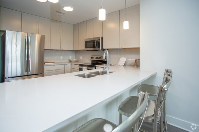 2BR, 2BA - 2A - 4th & Park