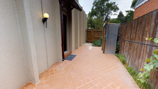 Patio cerrado - 675 S University Blvd