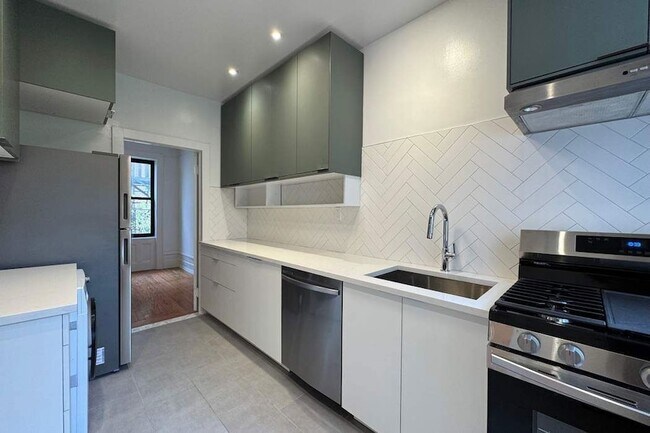 Foto del edificio - 31 E 127th St