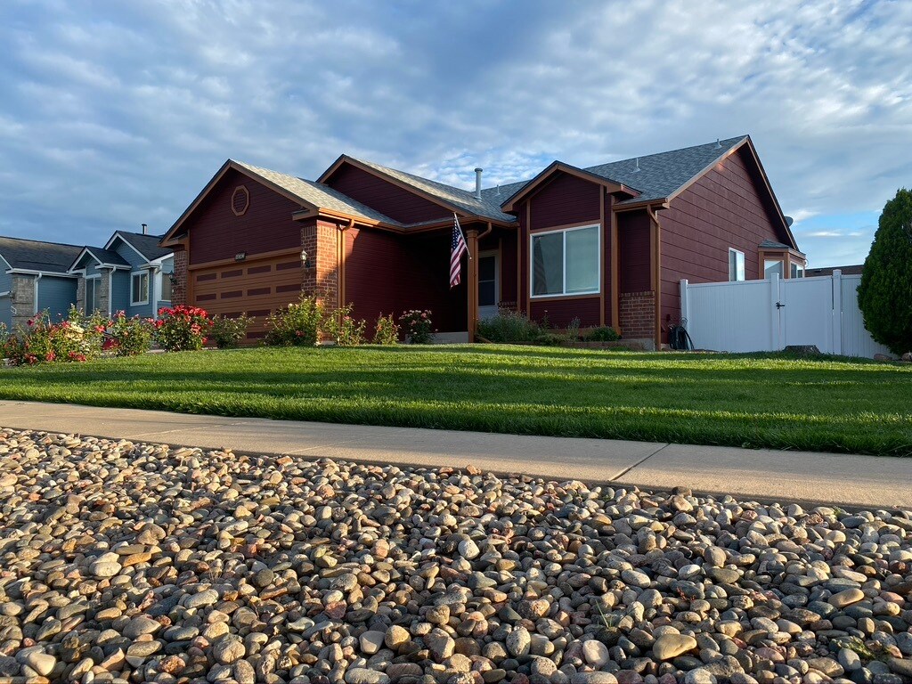 1642 S Canoe Creek Dr, Colorado Springs, CO 80906 House Rental in