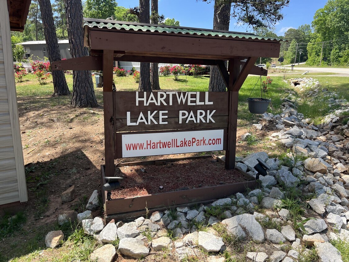 Foto principal - 106 Whittle Park Dr