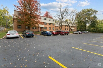 Building Photo - 1415 W Maple Ave