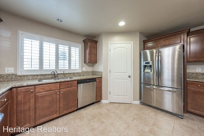 Building Photo - 4 br, 2 bath House - 1735 W Hopkins Dr