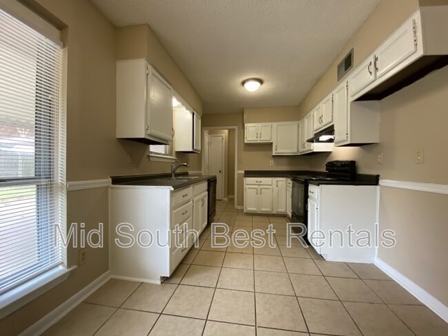 Building Photo - 7181 Tulip Trail Dr