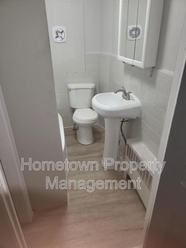 Foto principal - 338 W 2nd St