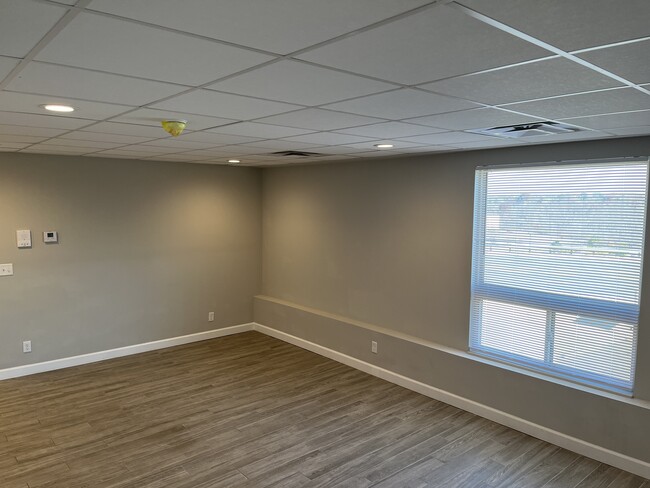 Building Photo - 5843 Harrison Ave
