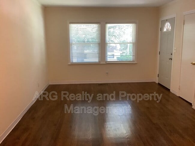 Foto del edificio - 2069 Arlington Ave NE