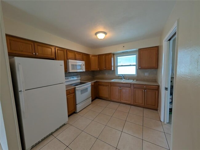 Building Photo - 2129 Couver Dr