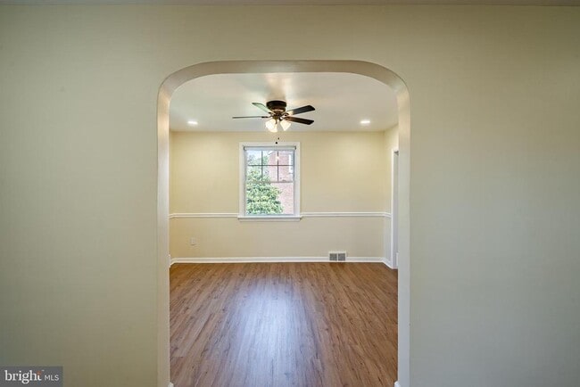 Building Photo - 33 Sterner Ave