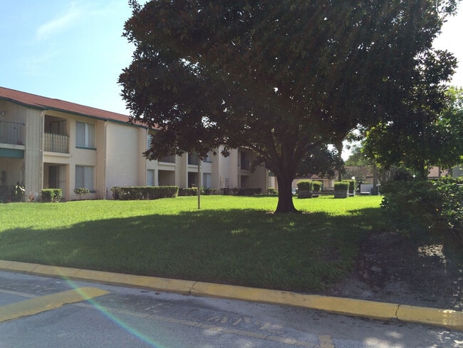 Building Photo - Maitland Oaks