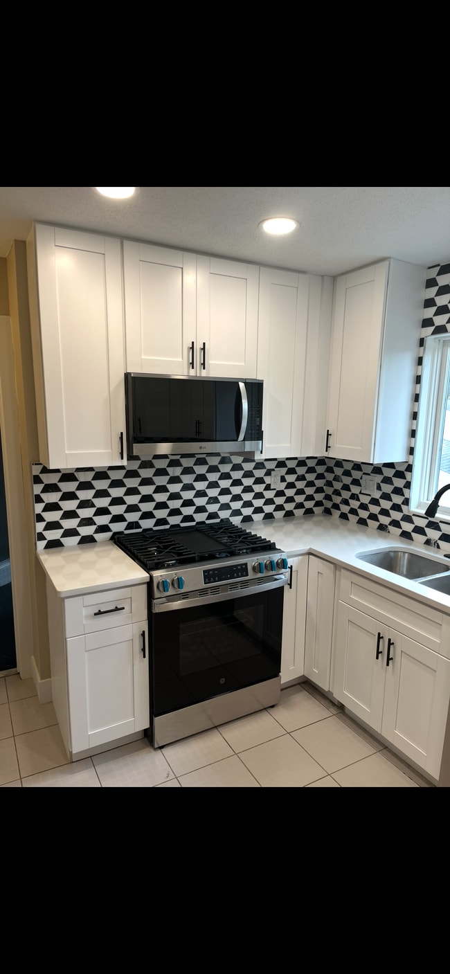 Foto del edificio - 573 Maple Sq