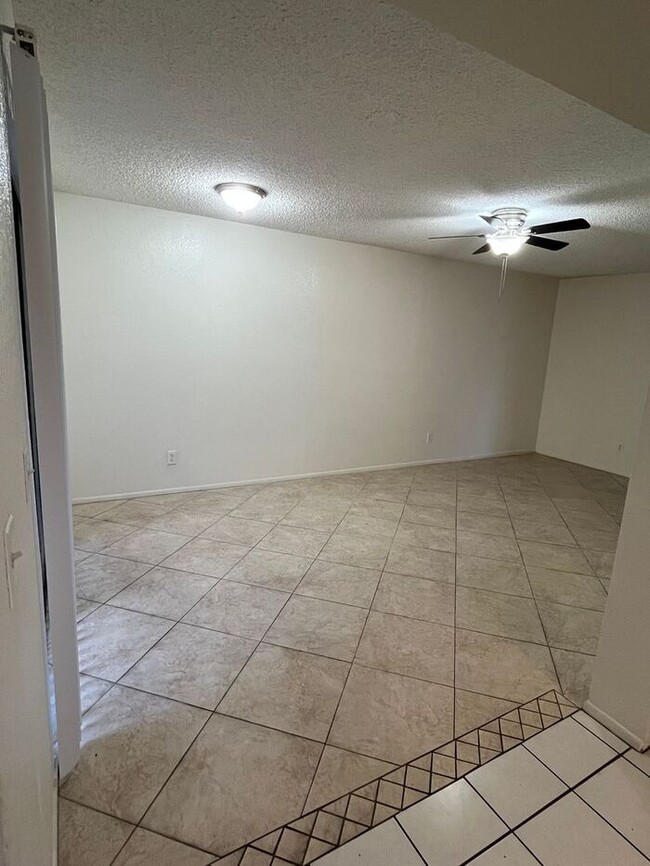 Building Photo - 1201 S McClintock Dr