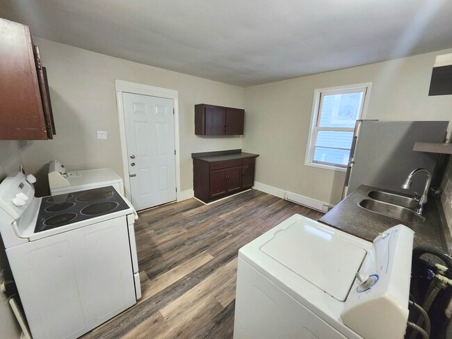 Building Photo - 174 Guilford St