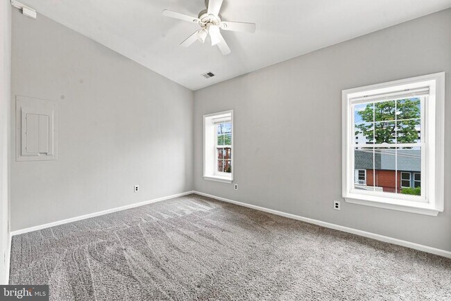 Foto del edificio - 506 W 9th St