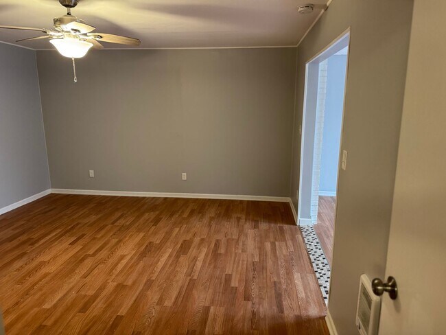 Foto del edificio - 7932 Whitcomb St