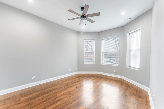 Building Photo - 4250 W Van Buren St