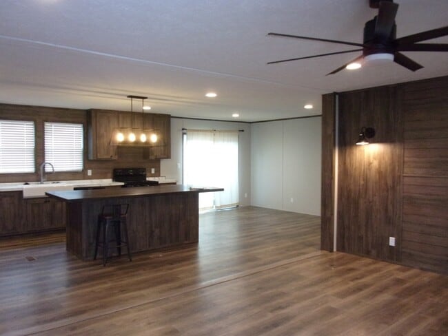 Building Photo - 811 Sitton Rd