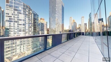 Building Photo - 635 W 59th St