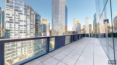 Building Photo - 635 W 59th St