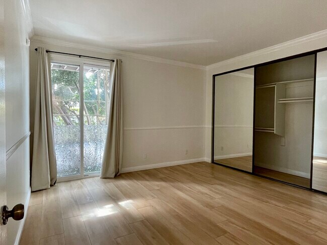 Master bedroom with access to balcony - 3231 Cheviot Vista Pl