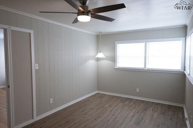 Foto del edificio - 3303 Sherwood Ln