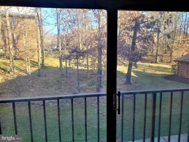 Building Photo - 15301 Pine Orchard Dr