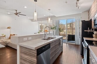 Building Photo - 604 N Bluff Dr