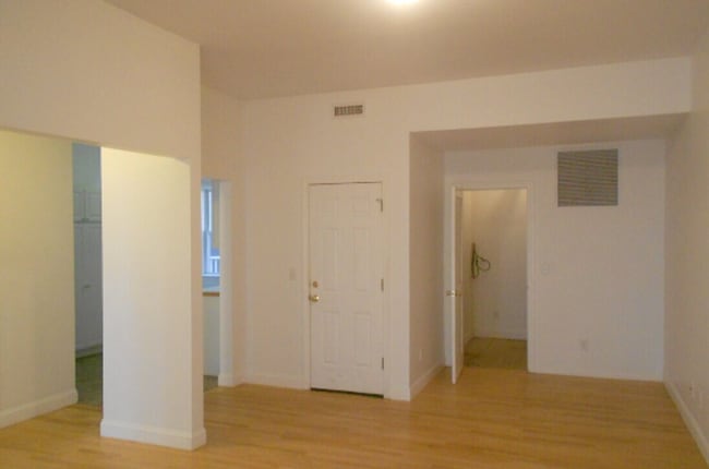 Building Photo - Perfect South Campus Apt for Boston University Students!