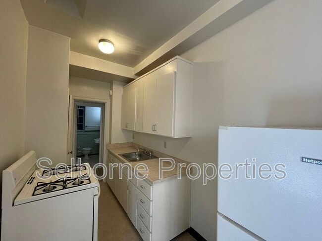 Building Photo - 2501 Ivy Dr