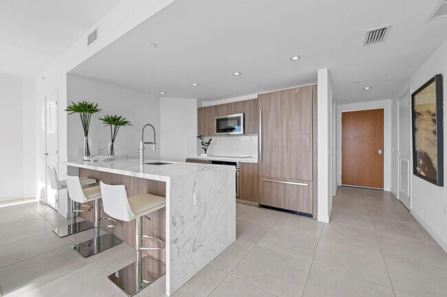 Foto del edificio - 401 N Birch Rd