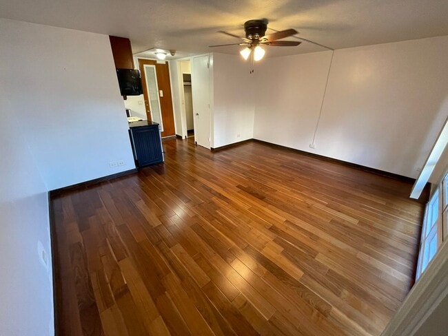 Building Photo - Queen Emma Gardens! Prince Tower! 1st floor Studio unit available now!
