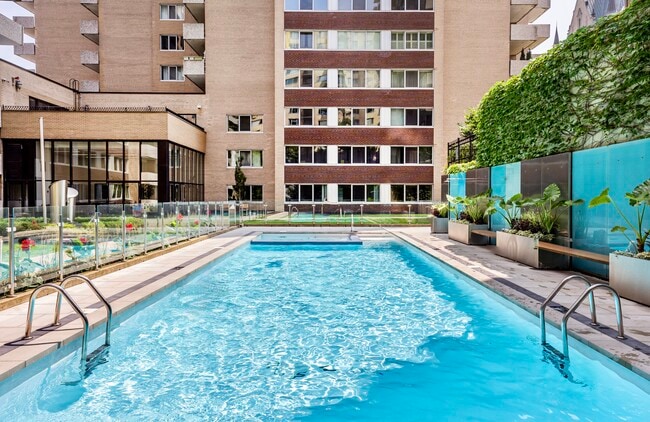Building Photo - 3450 B Rue Drummond