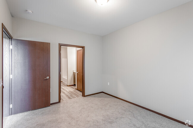 1BR, 1BA - 741 SF - Carnahan Glenn Apartments