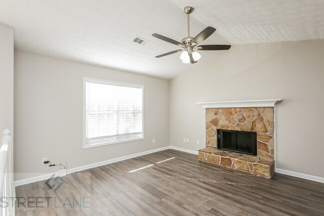 Foto del edificio - REDUCED! - Now offering first full month F...